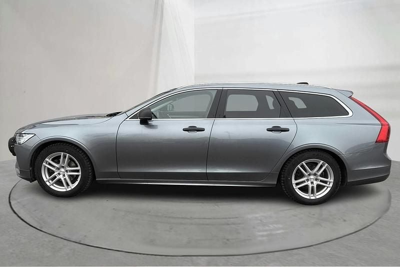 Begagnad Volvo V90 Momentum 150 HK (110 kW) 2019 Grå Kombi