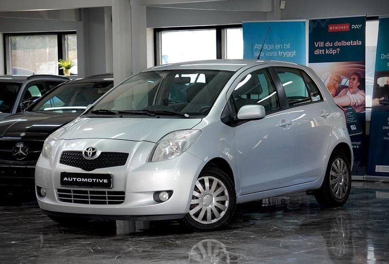 Silver Begagnad 2008 Toyota Yaris Halvkombi | 24 900 kr (Marknadspris) - Bild 1/4