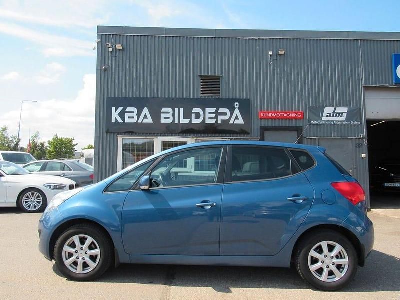 Blå Begagnad 2014 Kia Venga Comfort Halvkombi | 59 900 kr (Marknadspris) - Bild 1/4
