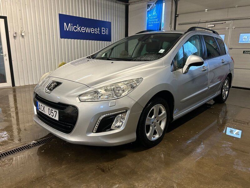 Ljusgrå Begagnad 2013 Peugeot 308 Kombi | 68 900 kr (Marknadspris) - Bild 1/4