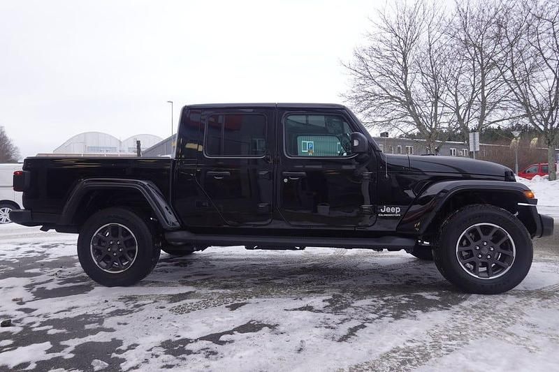 Begagnad Jeep Gladiator Overland 264 HK (194 kW) 2022 Svart Pickup
