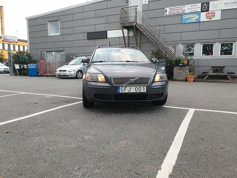 Grå Begagnad 2007 Volvo V50 Kombi | 29 900 kr - Bild 1/1
