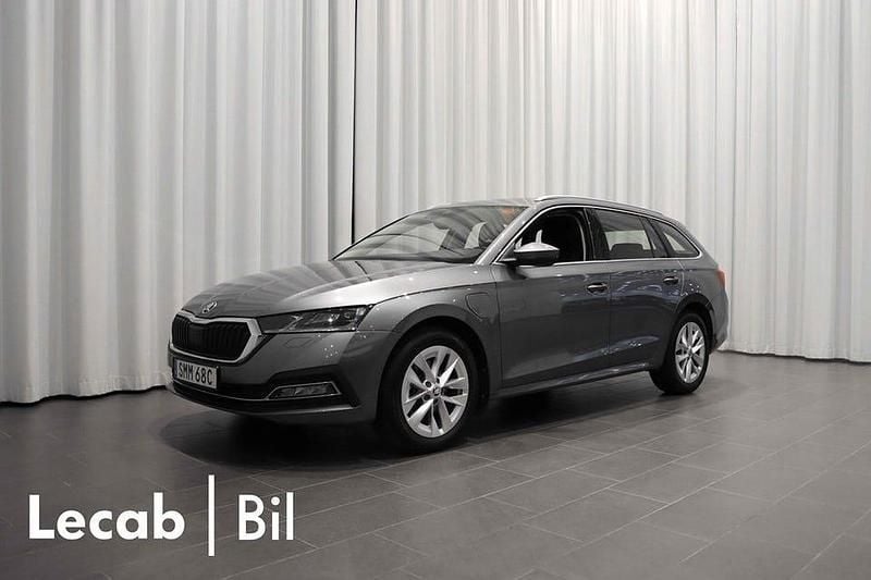 Graphite grey metallic Begagnad 2024 Skoda Octavia Kombi | 304 500 kr (Bra pris) - Bild 1/4