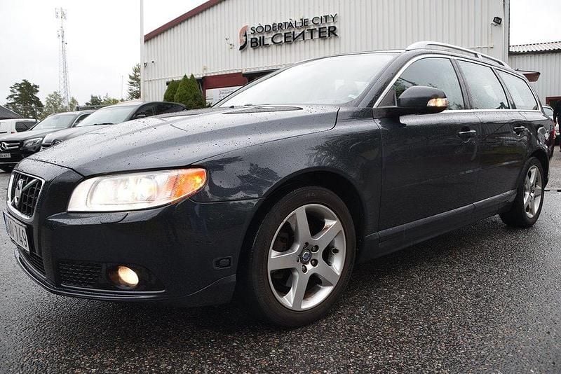Grå Begagnad 2009 Volvo V70 Summum Kombi | 84 990 kr (Marknadspris) - Bild 1/4