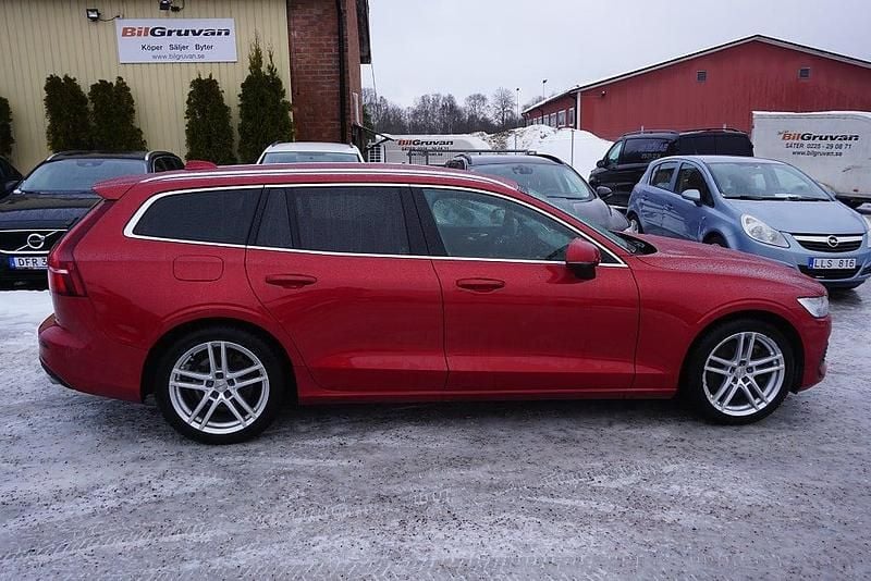 Begagnad Volvo V60 Momentum 253 HK (186 kW) 2019 Röd Kombi