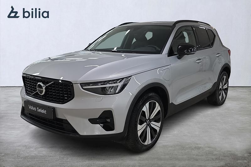 Silver Begagnad 2022 Volvo XC40 Plus SUV | 379 000 kr (Marknadspris) - Bild 1/3