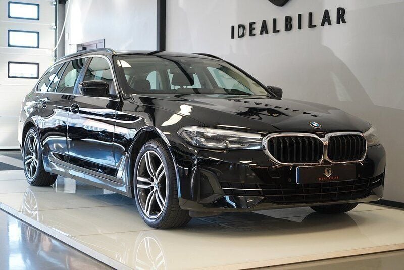 Begagnad 2022 BMW 520 Kombi | 399 900 kr (Marknadspris) - Bild 1/4