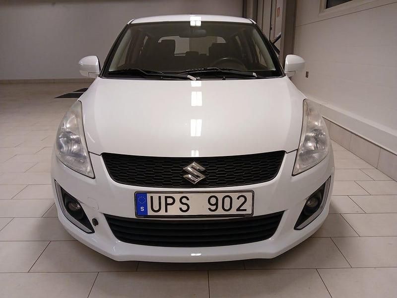 Begagnad Suzuki Swift 94 HK (69 kW) 2013 Vit Halvkombi
