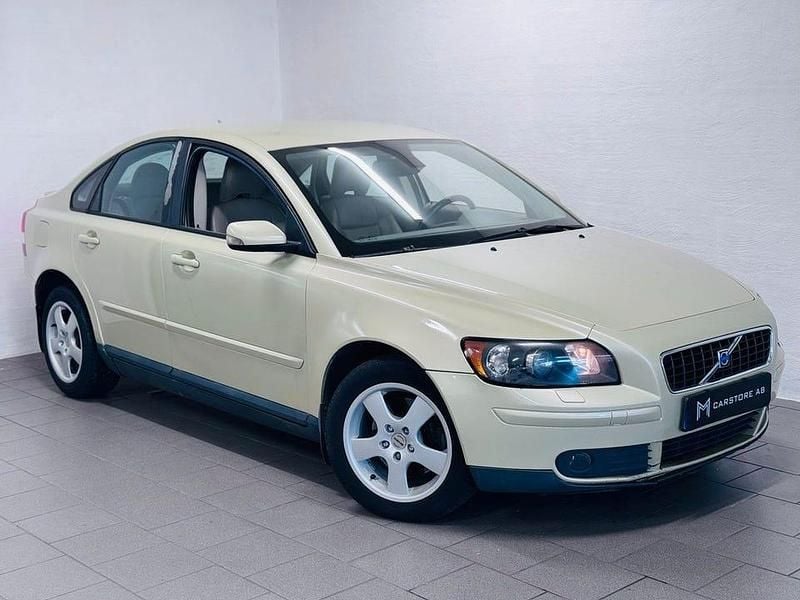 Ljusgrön (grön) Begagnad 2005 Volvo S40 Momentum Sedan | 29 900 kr (Bra pris) - Bild 1/4