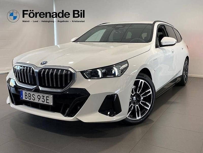 Vit Ny 2026 BMW 530e M Sport Kombi | 710 200 kr - Bild 1/4