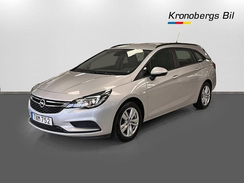 Silver metallic Begagnad 2019 Opel Astra Enjoy Kombi | 129 900 kr (Lite dyr) - Bild 1/4