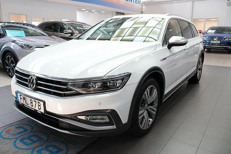 Vit Begagnad 2020 VW Passat Alltrack Kombi | 244 900 kr (Marknadspris) - Bild 1/4