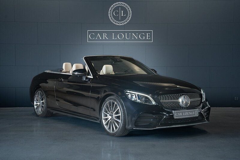 Svart (obsidiansvart metallic) Begagnad 2020 Mercedes C300 Premium Plus Cab | 409 000 kr (Marknadspris) - Bild 1/4