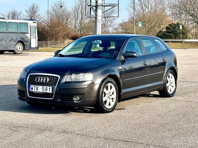 Grå Begagnad 2005 Audi A3 Sportback Comfort Halvkombi | 29 800 kr (Bra pris) - Bild 1/4