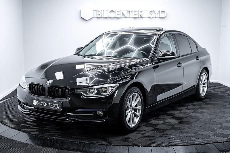 Svart Begagnad 2015 BMW 320 Sport Line Sedan | 159 900 kr (Marknadspris) - Bild 1/4
