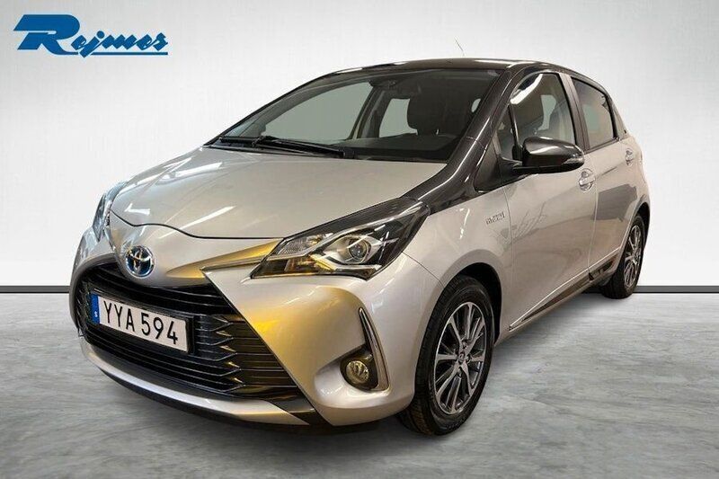 Silver Begagnad 2018 Toyota Yaris Halvkombi | 169 100 kr (Lite dyr) - Bild 1/4