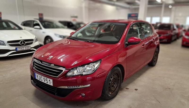 Ljusröd (röd) Begagnad 2017 Peugeot 308 Active Halvkombi | 125 000 kr (Marknadspris) - Bild 1/3
