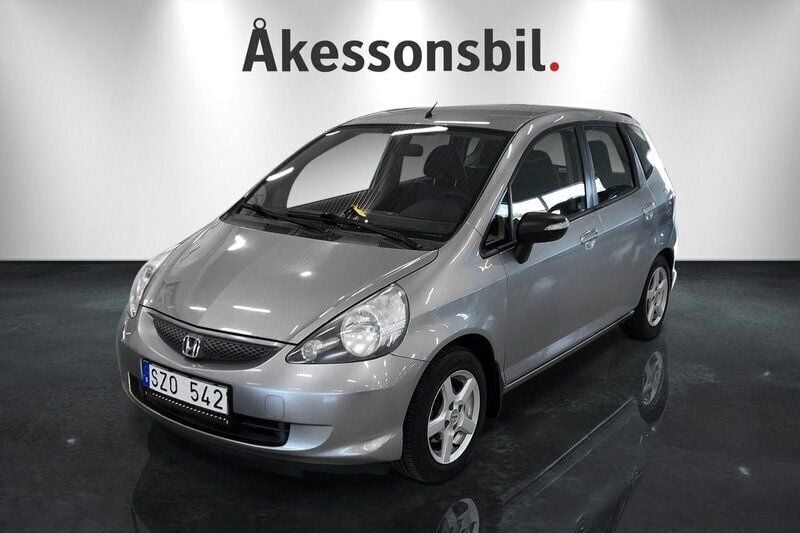 Silver Begagnad 2006 Honda Jazz Halvkombi | 49 000 kr (Dyr) - Bild 1/4