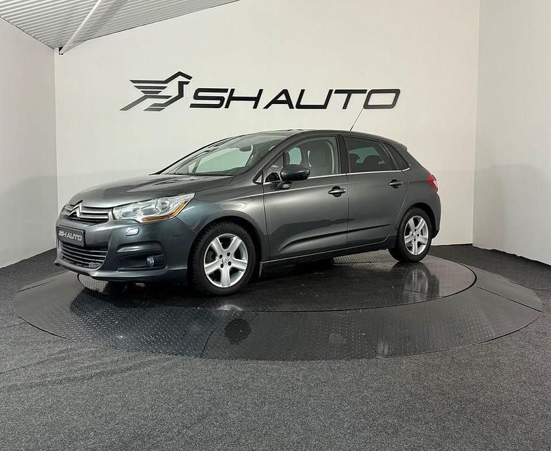 Grå Begagnad 2012 Citroën C4 Halvkombi | 79 900 kr (Marknadspris) - Bild 1/4