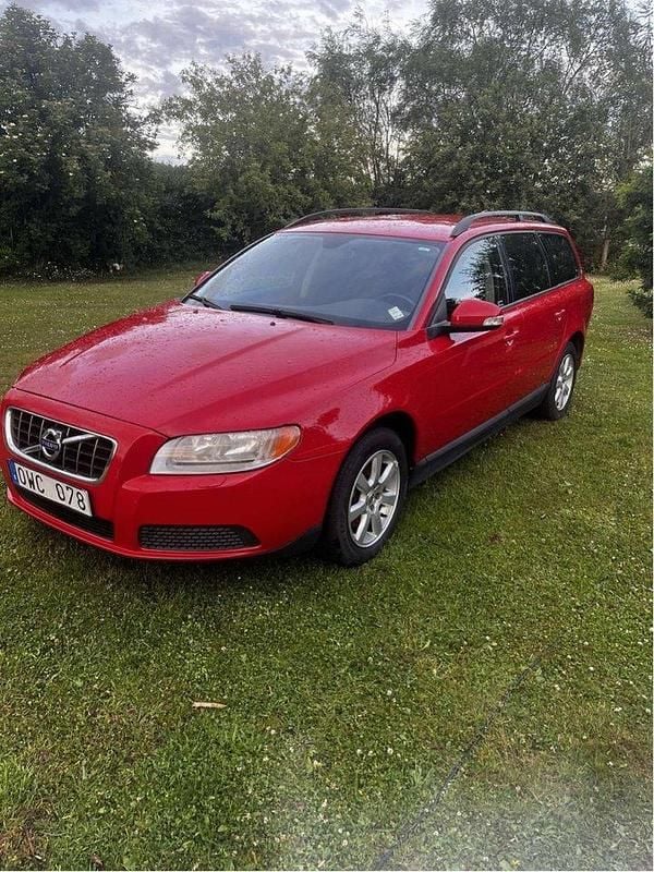 Röd Begagnad 2010 Volvo V70 Kombi | 49 750 kr (Superpris) - Bild 1/4