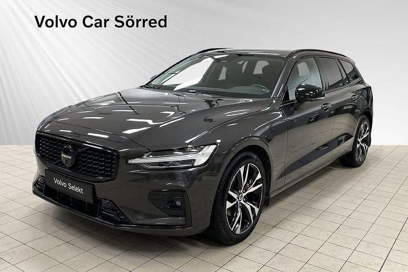 Grå Begagnad 2023 Volvo V60 Plus Kombi | 379 900 kr (Marknadspris) - Bild 1/3