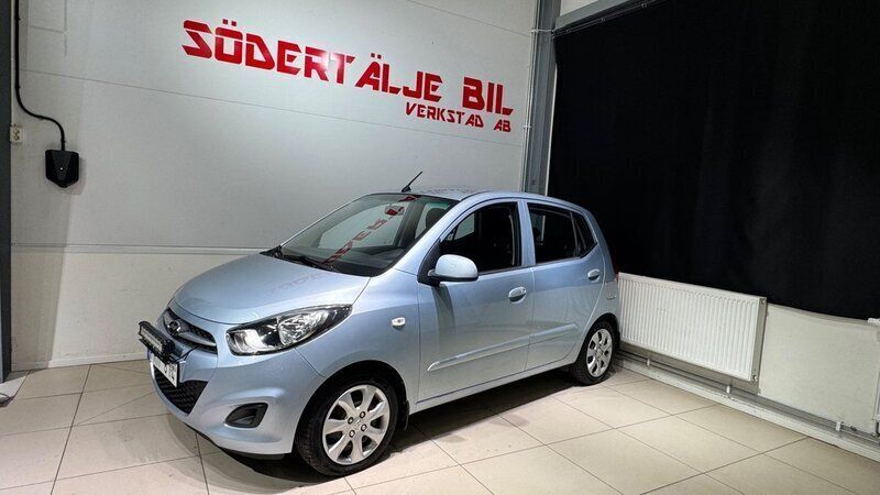 Silver Begagnad 2011 Hyundai i10 Premium Halvkombi | 44 900 kr (Marknadspris) - Bild 1/4
