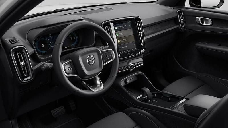 Begagnad Volvo XC40 Plus 188 kW (256 HK) 2024 Vit SUV