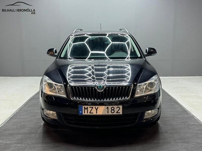 Begagnad Skoda Octavia Elegance 105 HK (77 kW) 2013 Svart Kombi