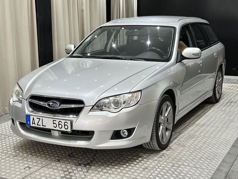 Silver Begagnad 2006 Subaru Legacy Kombi | 49 900 kr (Dyr) - Bild 1/4