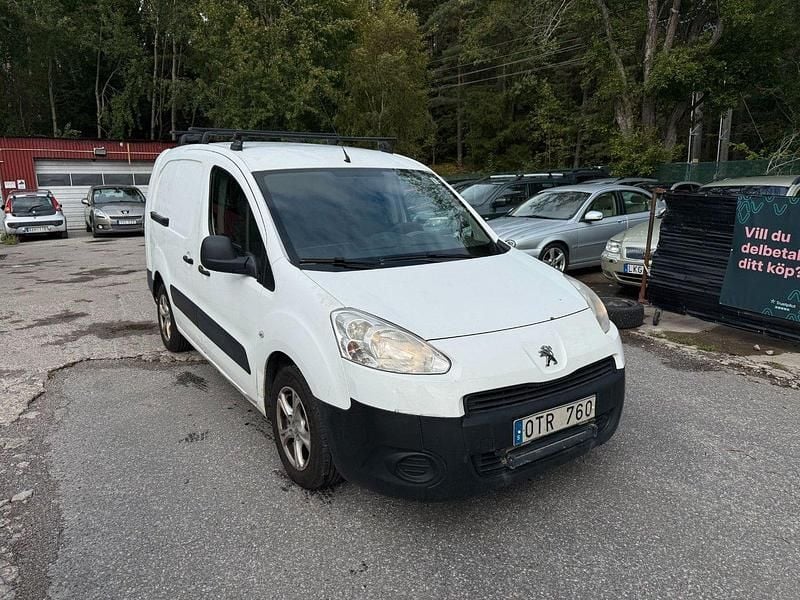 Vit Begagnad 2013 Peugeot Partner Van | 36 900 kr (Bra pris) - Bild 1/4