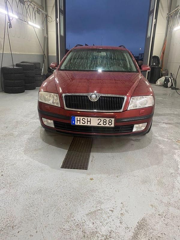 Begagnad 2008 Skoda Octavia Kombi | 28 000 kr (Marknadspris) - Bild 1/4