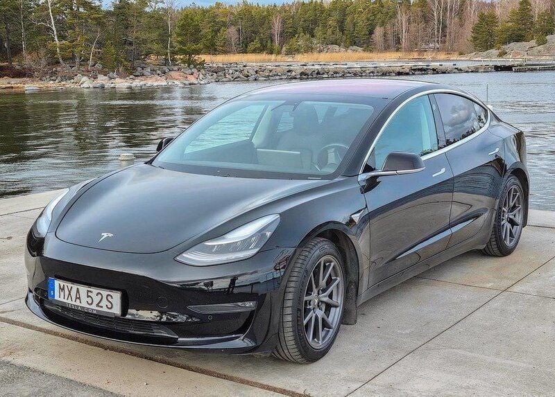 Svart Begagnad 2019 Tesla Model 3 Long Range Sedan | 195 000 kr (Marknadspris) - Bild 1/3