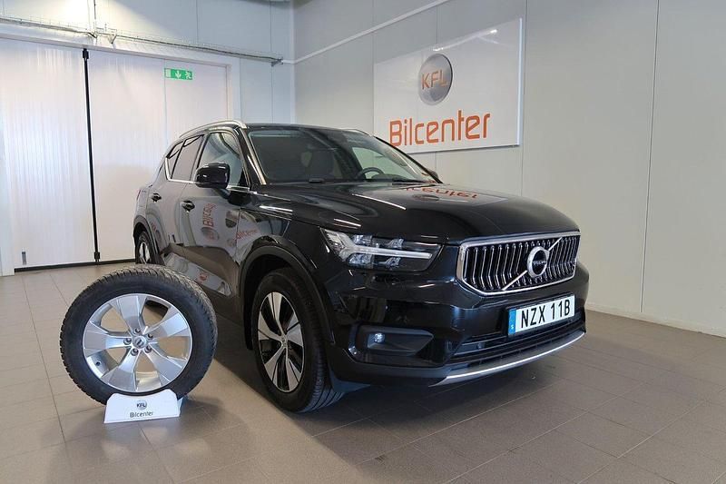 Svart Begagnad 2021 Volvo XC40 SUV | 289 900 kr (Superpris) - Bild 1/4