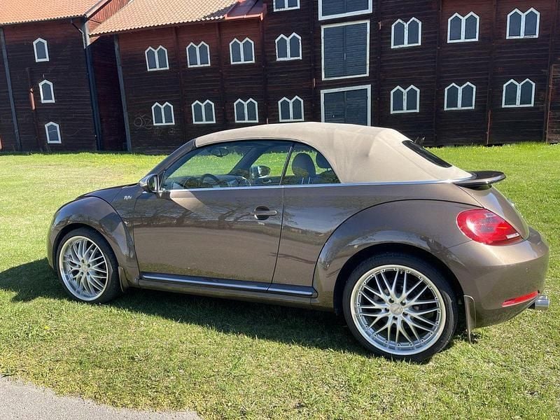 Brun Begagnad 2014 VW Beetle Cab | 239 000 kr - Bild 1/4