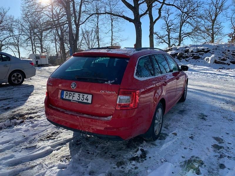 Begagnad Skoda Octavia 110 HK (80 kW) 2016 Halvkombi