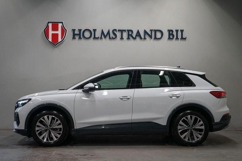 Vit Begagnad 2022 Audi Q4 e-tron Comfort SUV | 369 900 kr (Bra pris) - Bild 1/4