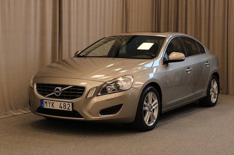Ljusbrun Begagnad 2012 Volvo S60 Summum Sedan | 139 900 kr (Marknadspris) - Bild 1/4