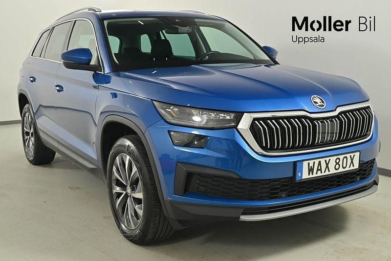 Blå (race blue metallic) Begagnad 2022 Skoda Kodiaq Style SUV | 384 900 kr (Marknadspris) - Bild 1/4
