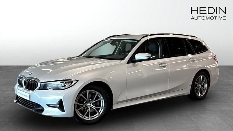 Silver Begagnad 2020 BMW 320 Sport Line Kombi | 264 700 kr (Marknadspris) - Bild 1/4