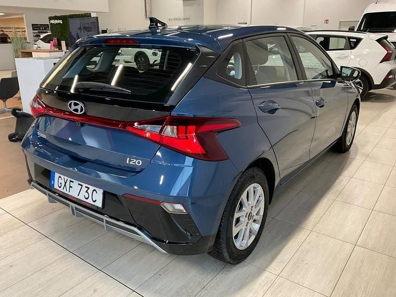 Begagnad Hyundai i20 Essential 101 HK (74 kW) 2024 Blåmetallic Halvkombi