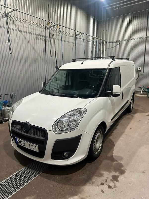 Begagnad Fiat Doblò 105 HK (77 kW) 2012 Minibuss