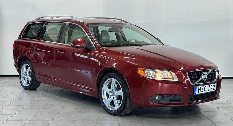Vinröd Begagnad 2013 Volvo V70 Kombi | 106 000 kr (Marknadspris) - Bild 1/4
