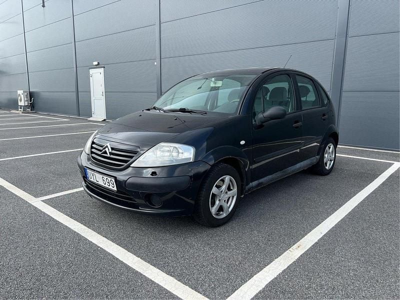 Svart Begagnad 2004 Citroën C3 Halvkombi | 13 000 kr (Dyr) - Bild 1/4