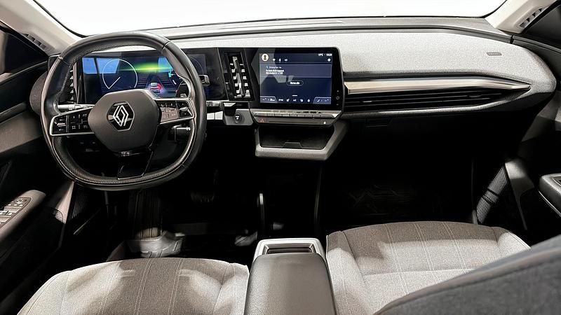 Begagnad Renault Megane E-Tech Equilibre 96 kW (131 HK) 2022 Svart Halvkombi