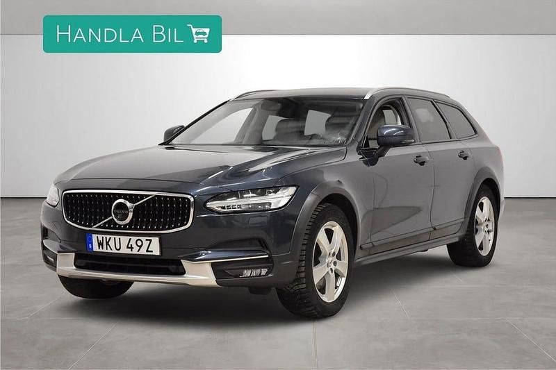 Mörkblå Begagnad 2019 Volvo V90 CC Momentum Kombi | 314 900 kr (Marknadspris) - Bild 1/4