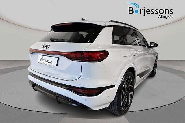 Begagnad Audi Q6 e-tron S-Line 185 kW (252 HK) 2025 Glaciärvit metallic SUV