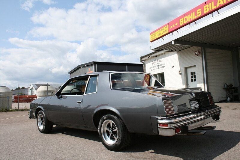 Grå Begagnad 1978 Pontiac Grand Prix | 89 000 kr - Bild 1/4