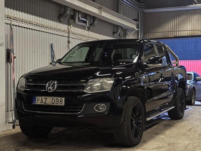 Svart Begagnad 2013 VW Amarok Pickup | 149 900 kr (Marknadspris) - Bild 1/4