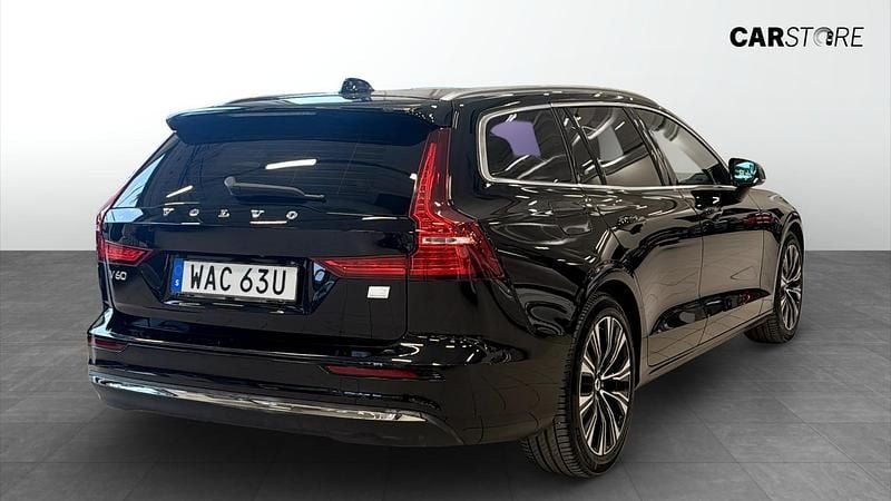 Begagnad Volvo V60 350 HK (257 kW) 2023 Svart Kombi