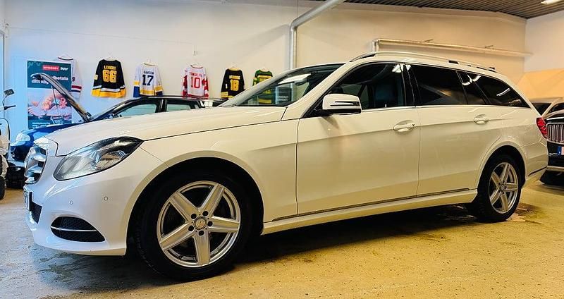 Begagnad Mercedes E220 Avantgarde 170 HK (125 kW) 2015 Vit Kombi